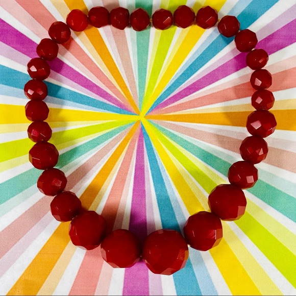 Vintage red Crystal graduated bead necklace with wood screw closure - Picture 4 of 5